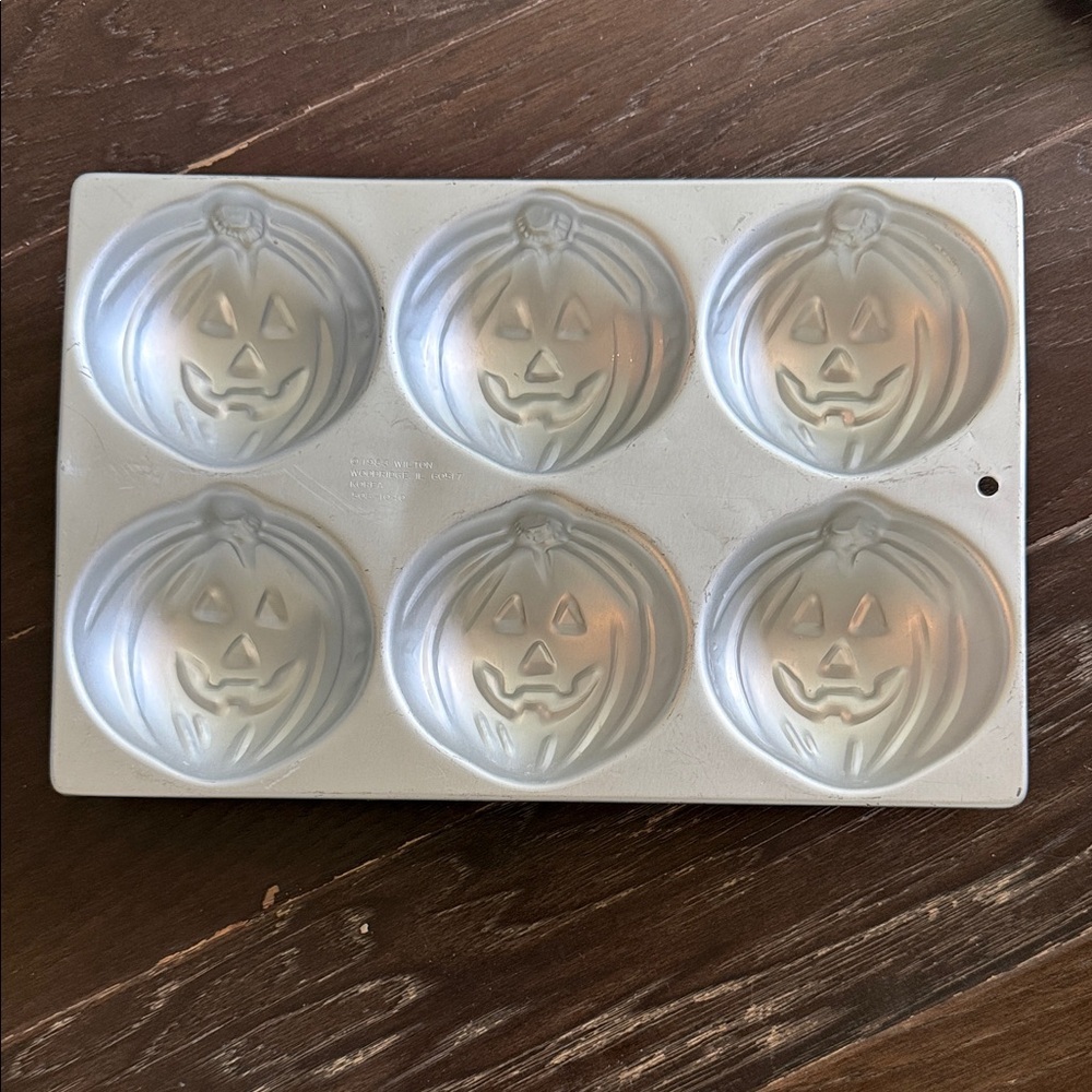 Wilton Metallic Pumpkin Cakelet Pan